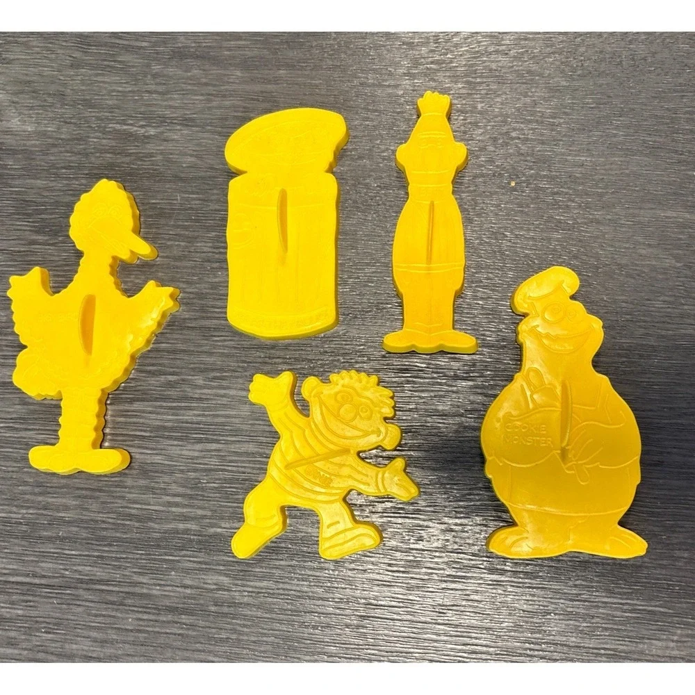 LOT of 5 Vintage 1977 Sesame‎ Street Muppets Cookie Cutters Wilton Hong Kong
